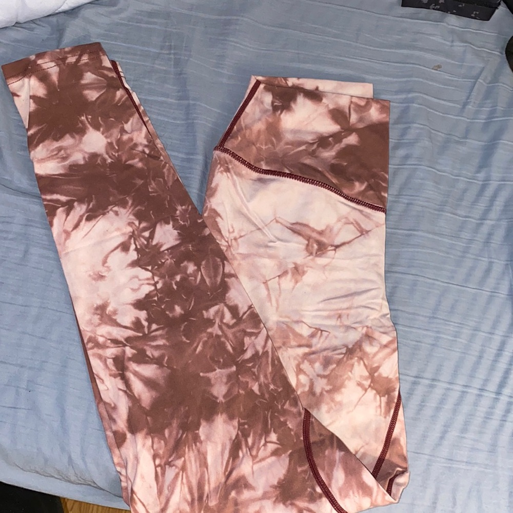 Pink and white tie dye leggings!